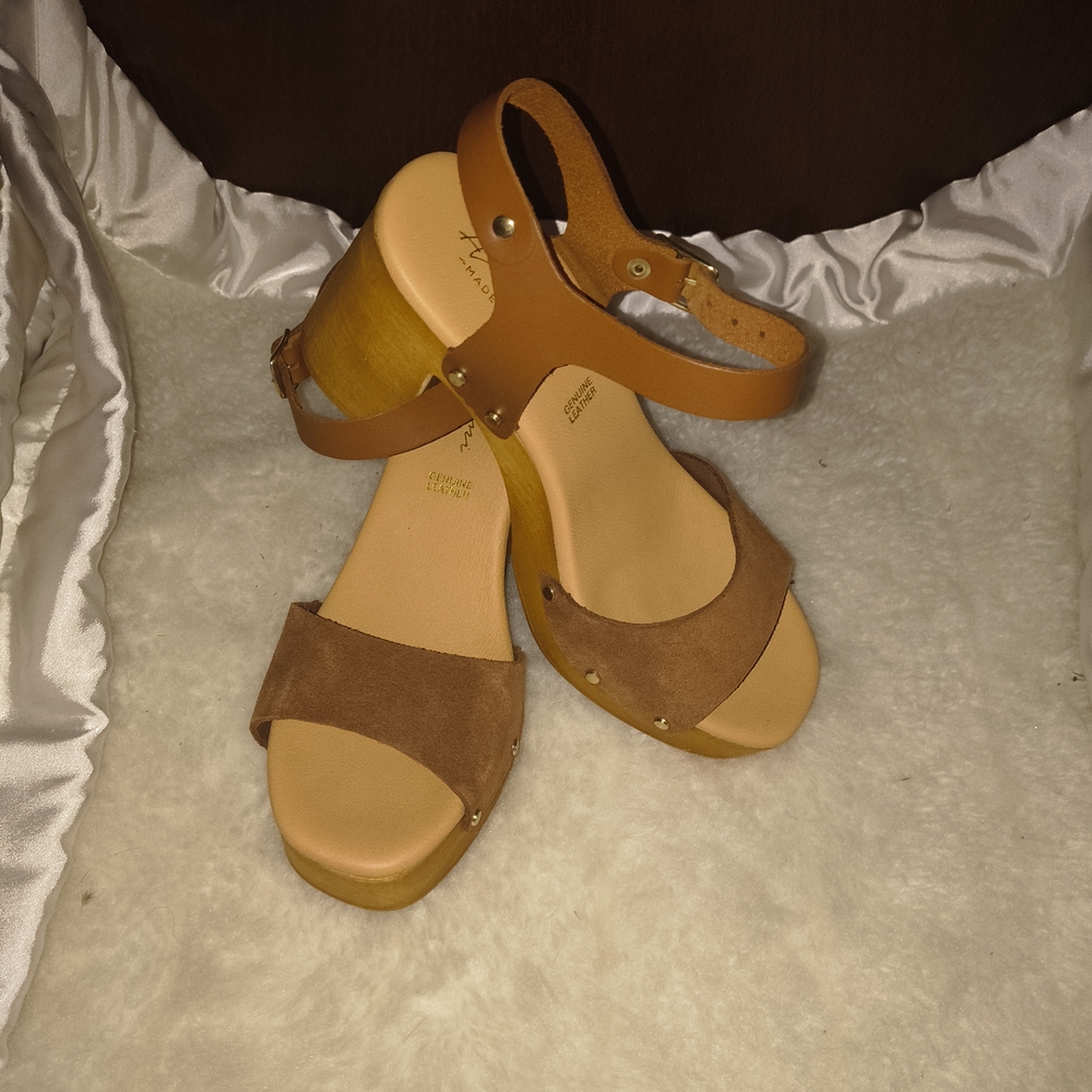 Stylish Tan Leather and Suede Sandals